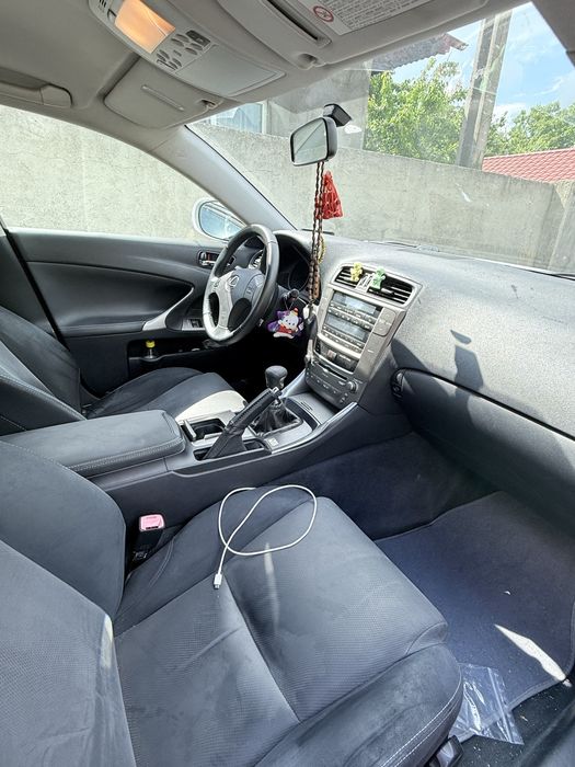 Lexus is 220d   2009 de dezmembrat