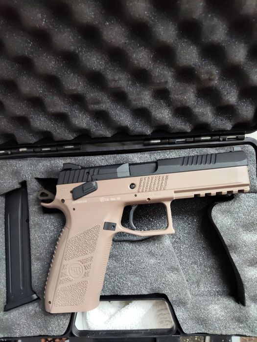 Pistol airsoft CZ P-09