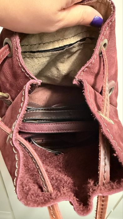 Ruccsac visiniu piele intoarsa