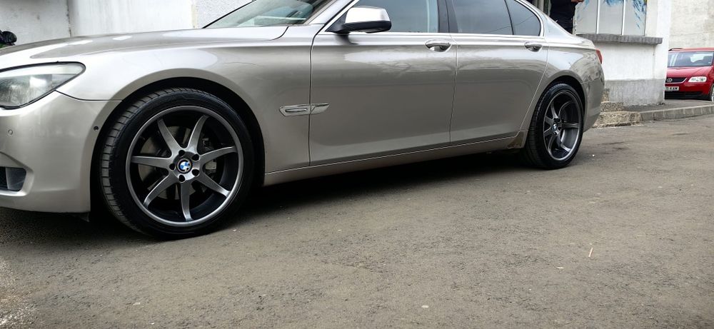 Vând jante BMW Breyton pe 20 cu tot cu cauciucuri cum se vad în poze.