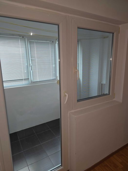 Vand apartament cu 2 camere.