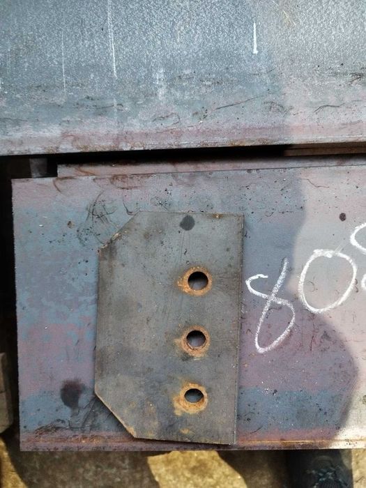 Дупча, пробивам отвори на метални, планки, винкели на щанц преса