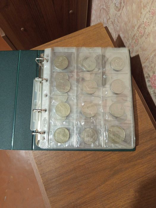 Альбом для нумизматики, с монетами.