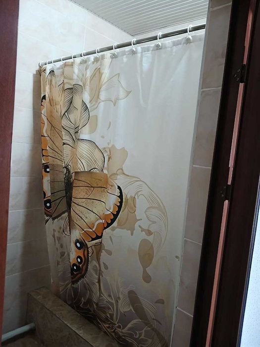 Янгийўлда 3 хонали квартира сотилади. 45000 келишилади