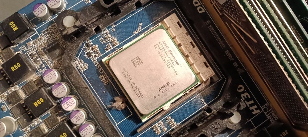 Vand kit format din placa de baza, procesor , memorii si cooler