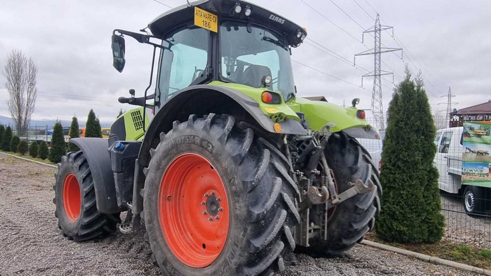 Tractor CLAAS Axion 800