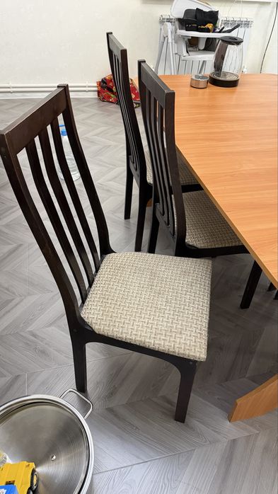 Продам стол и стулья