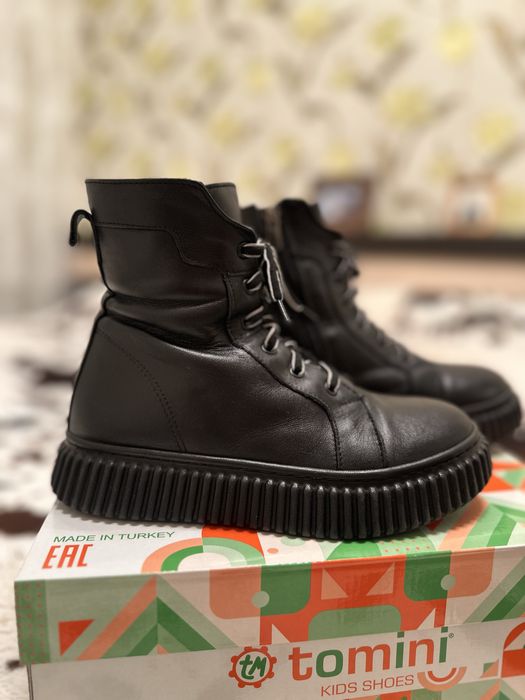 Продаю зимние кожаные ботинки на девочку