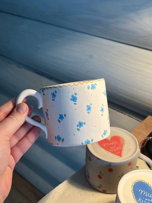 Chiroyli bakallar, Mugs Uz