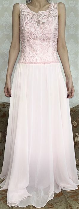 Продаю платья (размер 40-42)