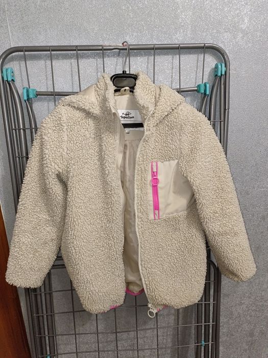 Продам куртку на девочку