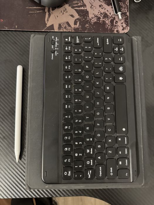 iPad Gen 9 (256 GB) - Pachet complet cu pen, husă și tastatură