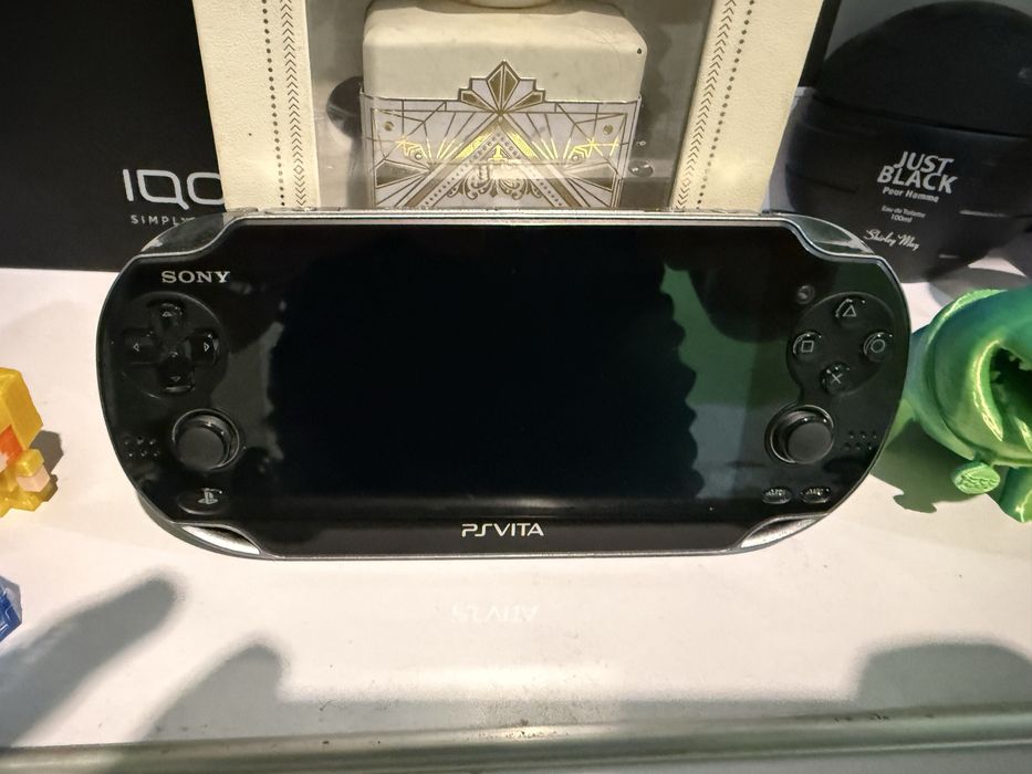 Sony PS Vita Oled + качени много игри