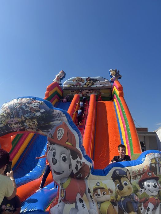 vand inchiriez tobogan gonflabil