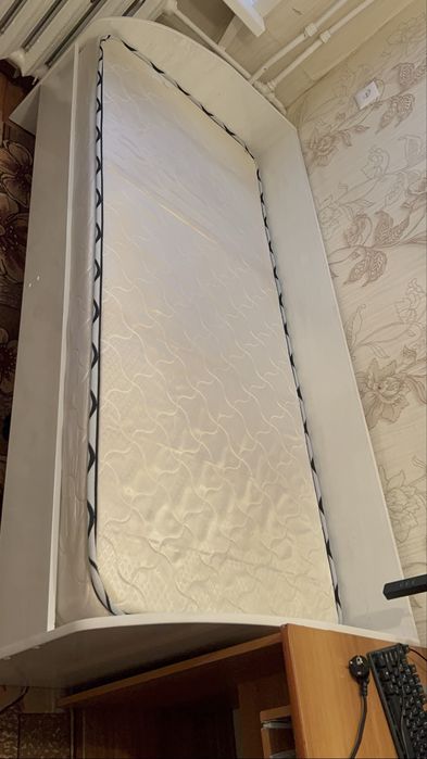 Продам кровать с матрасом