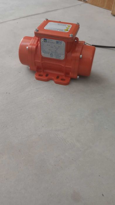 Вибромотор, вибромотори, монофазен, трифазен, 12V, 24V