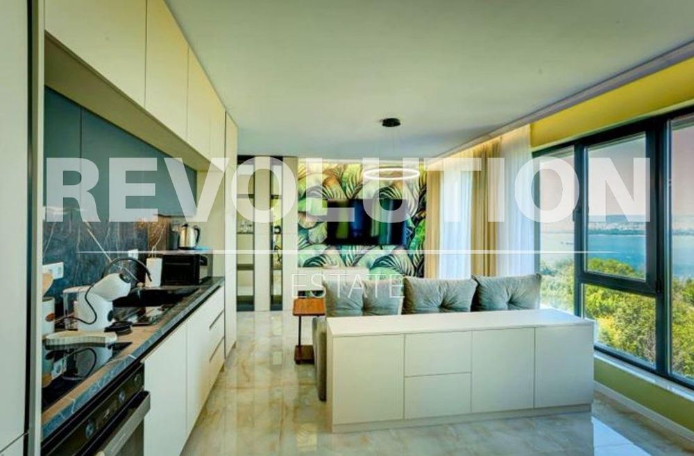 Дава се под наем Тристаен апартамент в Варна, Галата - 108 кв.м за 800 € - Снимка #1