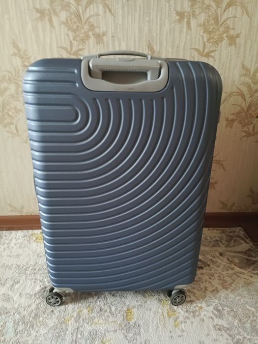Продам чемоданы дорожные
