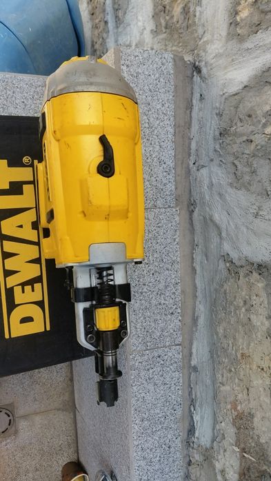 Такер/ пистолет за пирони до 9см Девалт DeWalt DCN692