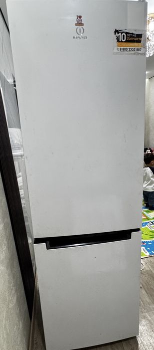 Продается Холодильник indesit!