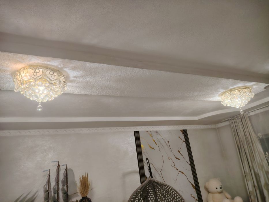 Люстры две шт. Продам