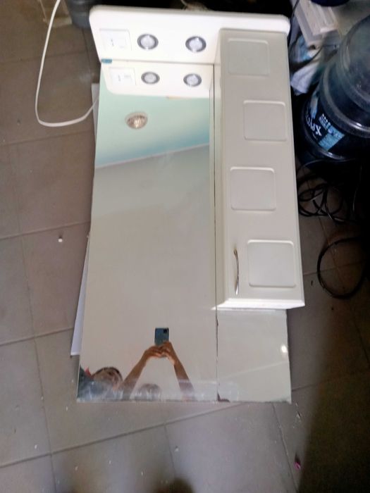 Продам зеркало со шкафом
