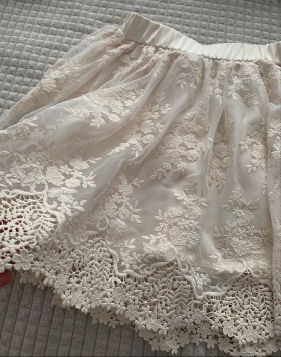 Fusta din tulle cu broderie