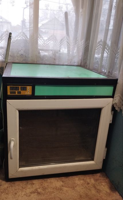 Продается инкубатор