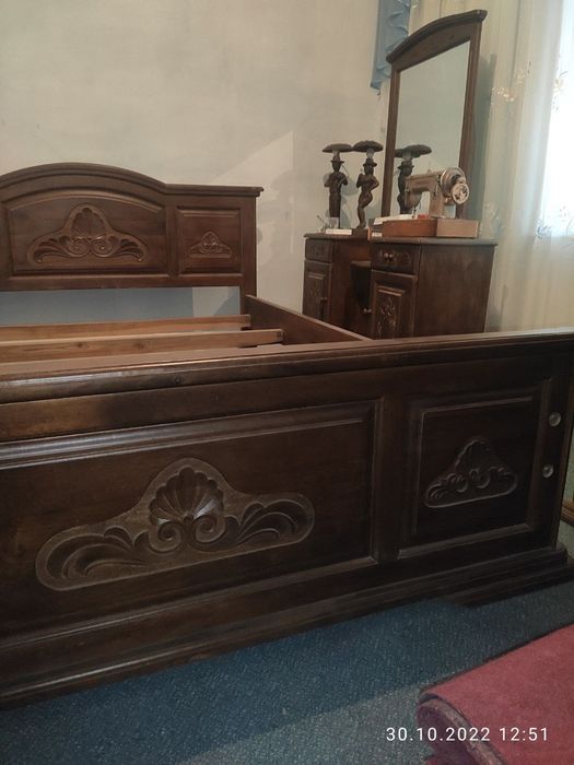 Мебель из чистого ореха