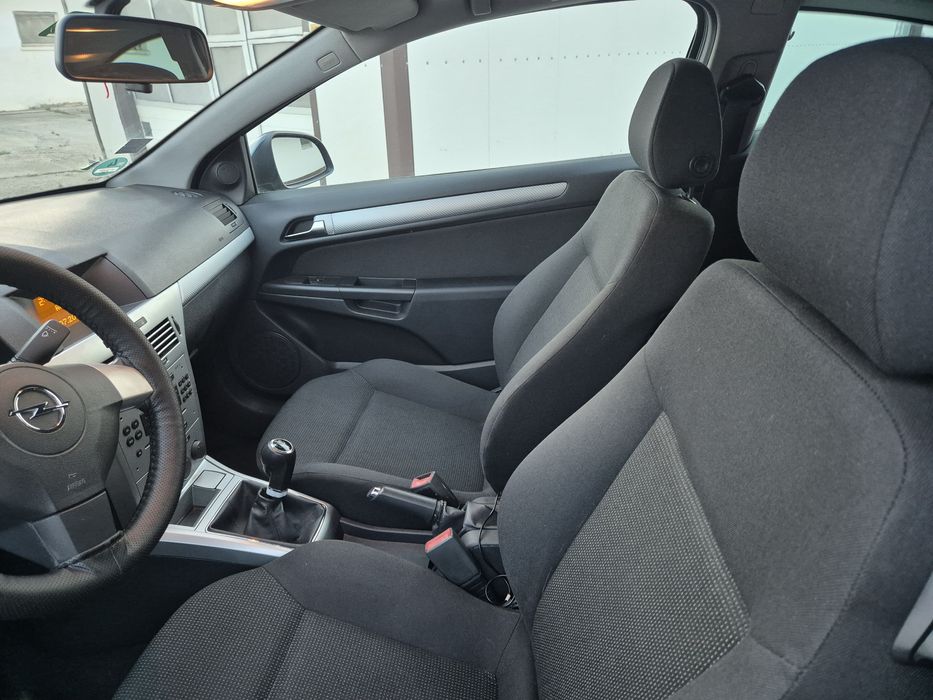 Opel Astra GTC 2009 1.4 Benzina stare foarte buna