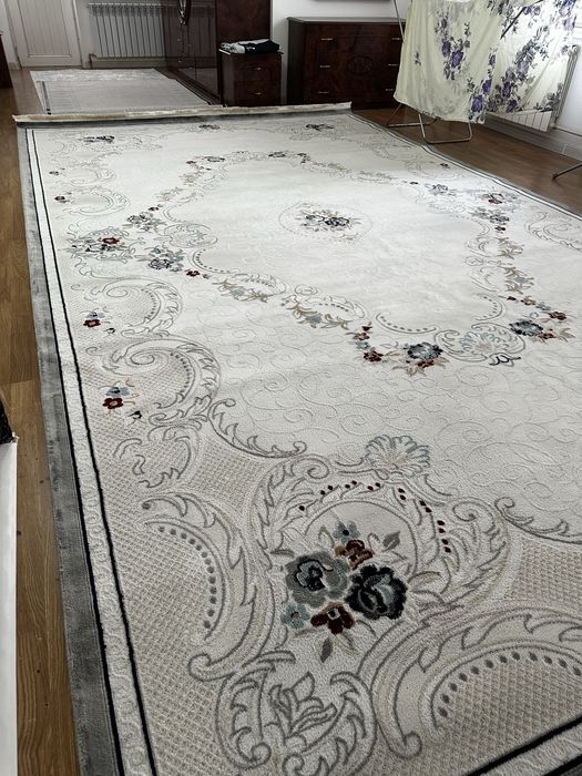 Продам хороший ковер размер 5на 2,5