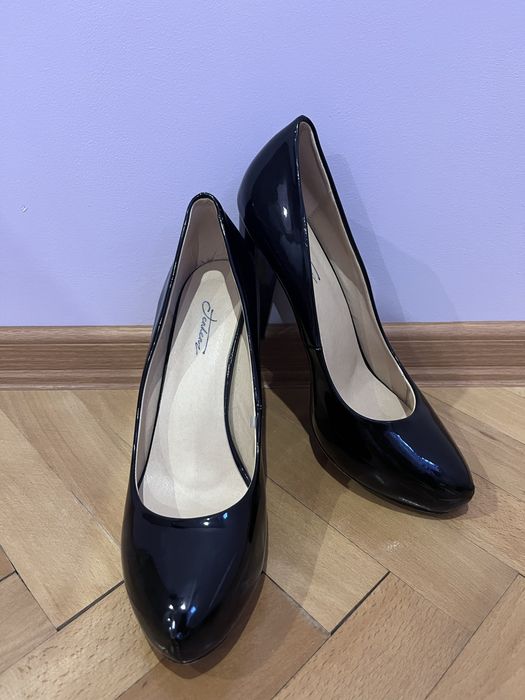 Елегантни обувки на ток