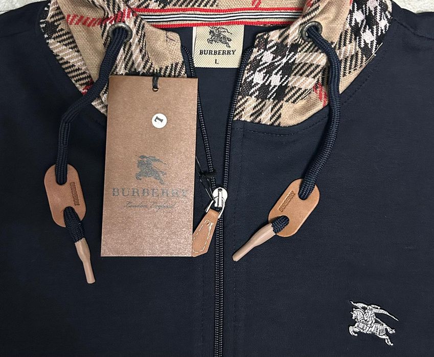 Vând compleu nou de bărbați Burberry