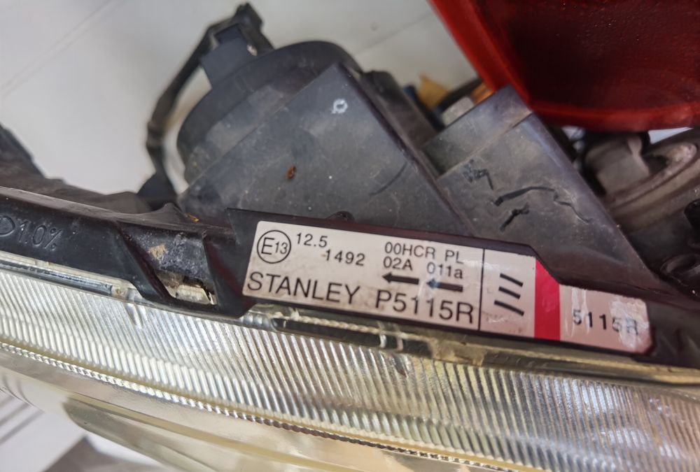 Фарове Mazda 5.Стопове Голф 5. . Пежо 307 комби. Рено Сценик 2