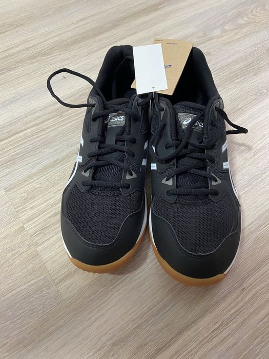 Продам новые кроссовки ASICS GEL-ROCKET 10