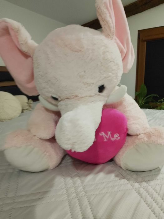 Голяма плюшена играчка