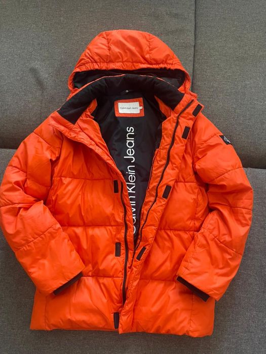 Продам пуховик calvin klein jeans