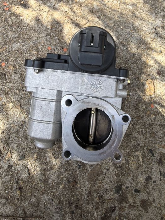 Дросел за Nissan note/micra