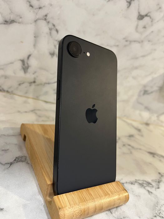 Продам iPhone 16e