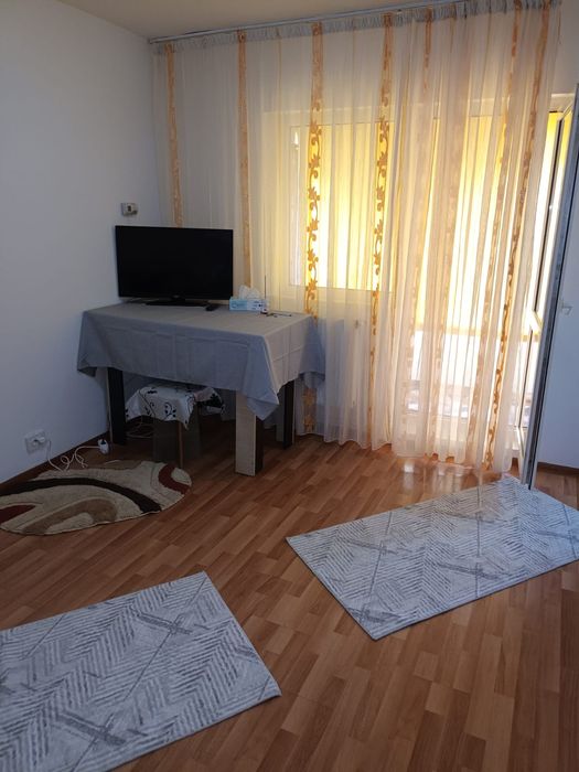 Închiriez garsoniera