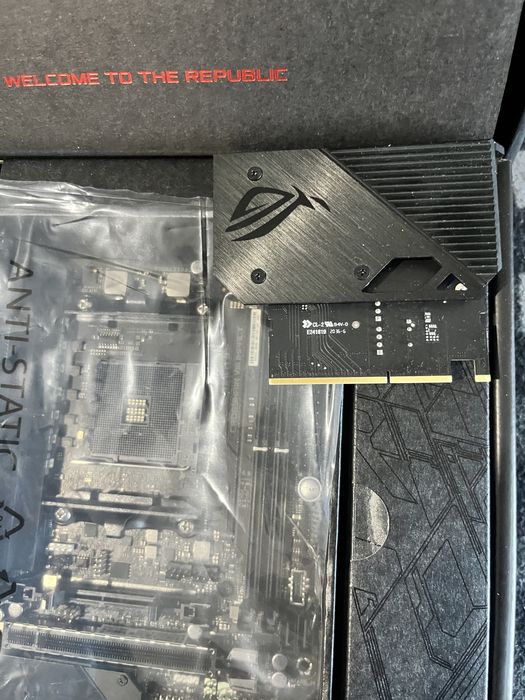 Placa de baza AM4 Asus X570 ROG Crosshair VIII Impact - In Garantie