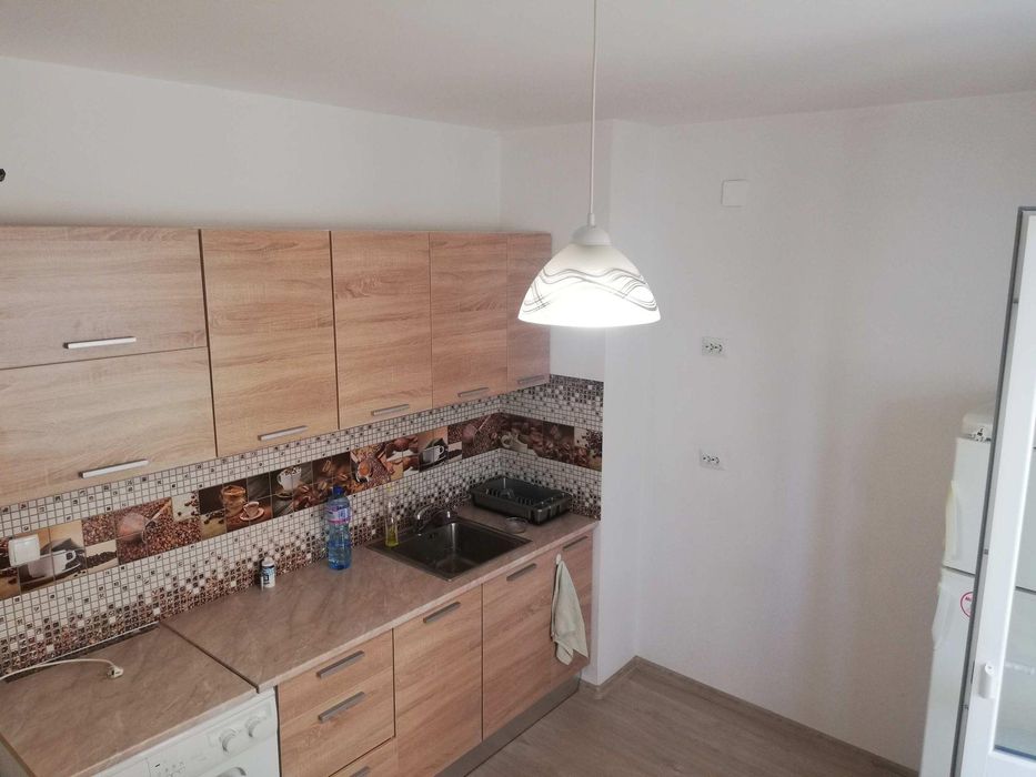 Дава се под наем Едностаен апартамент в Бургас, Славейков - 48 кв.м за 306 € - Снимка #2