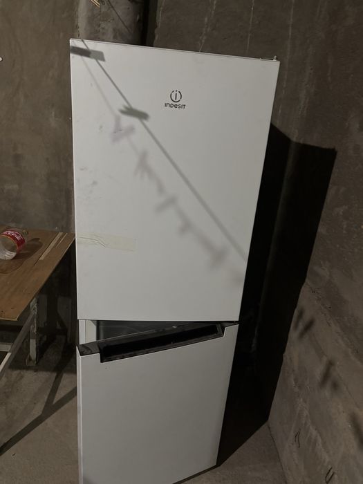Продажа холодильник indesit