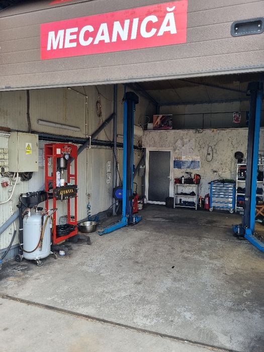 Inchiriez service auto