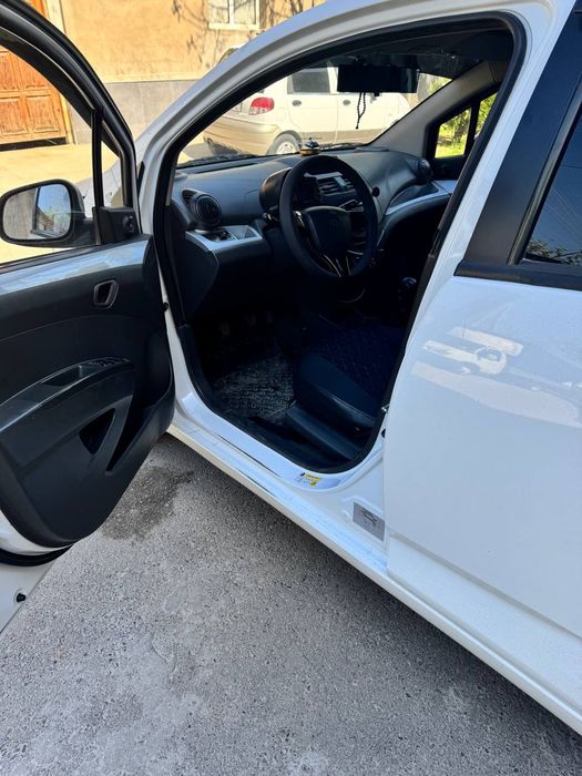 Srochna Spark sotiladi 2011 yil xolati ideal