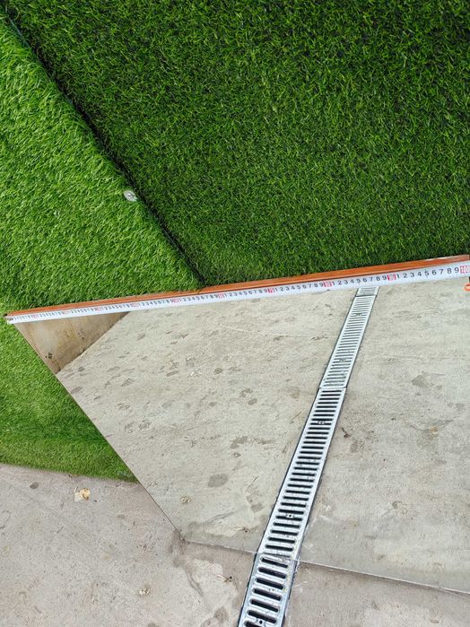 Огледала свалени от нощен клуб.