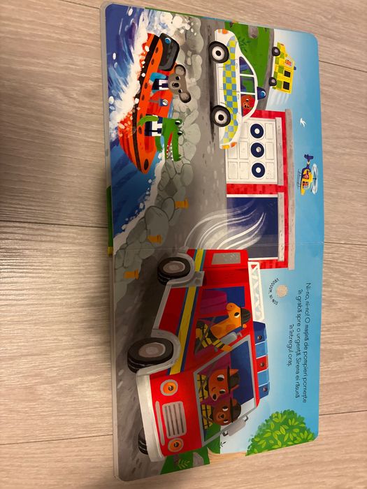 Carte pentru copii Vehicule salvatoare, editura Univers Enciclopedic