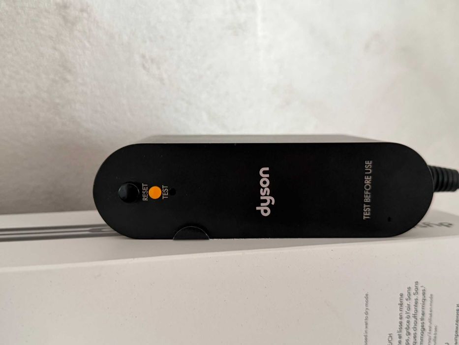 Dyson airstrait,aparat de întins parul