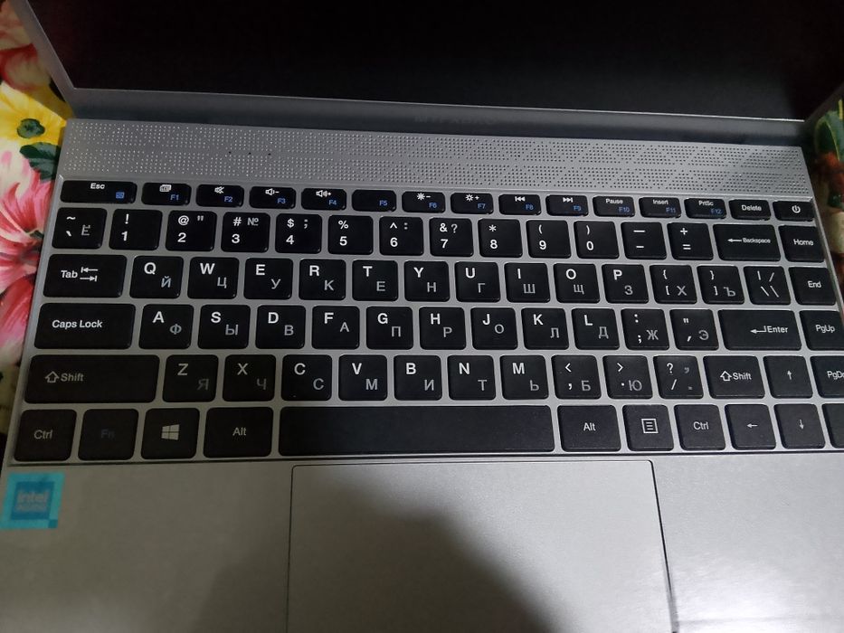 Intel noutbuk holati zo'r sichqoncha+klaviatura qushib beriladi