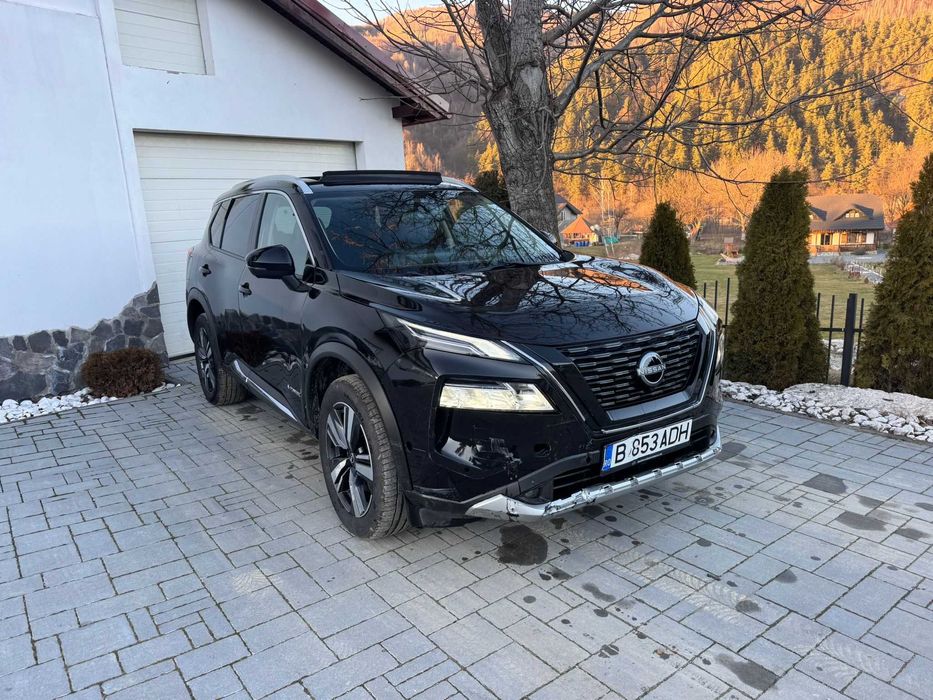 Nissan X-trail 1.5 hibrid Tekna - usor avariat